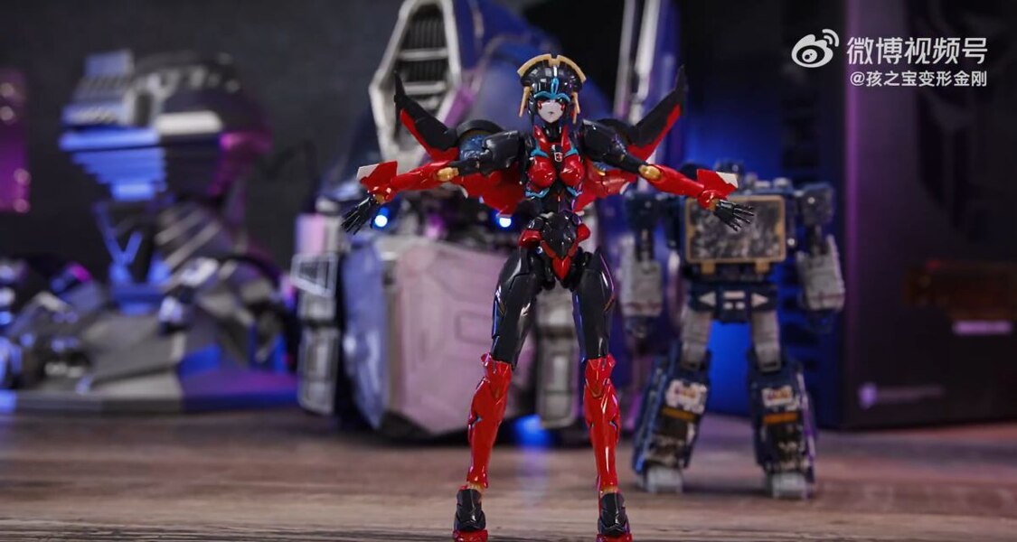 Transformers Soundwave Vs Windblade Dance Off   Official Stop Motion Video  (24 of 41)